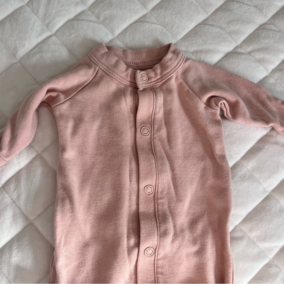 Goumi Rose Long Sleeve sleeper gown baby girl size newborn - Picture 3 of 9